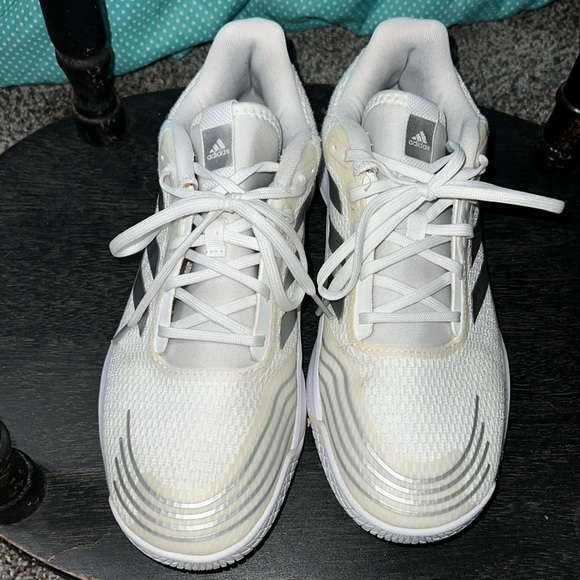 Adidas men’s shoe 9 1/2.... Too small for me - Picture 4 of 8